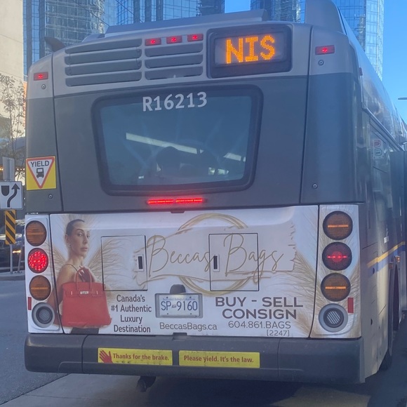 Meet your Posher, Beccas - Picture 3 of 3